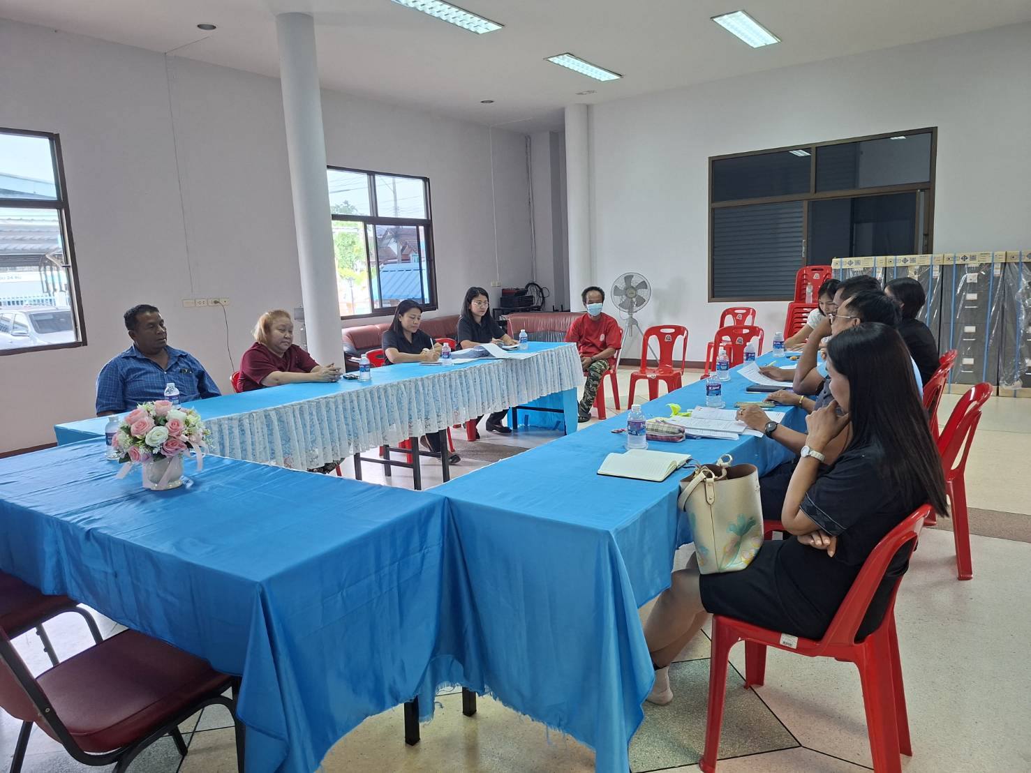 ประชุม ร่วมกับการเคหะจังหวัดสุรินทร์ เพื่อหารือแนวทาง การจัดการขยะหมู่บ้านเคหะจังหวัดสุรินทร์ 